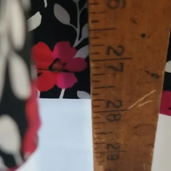 Kate Spade- Women's 2 piece Floral pajama set- size small - Picture 7 of 8